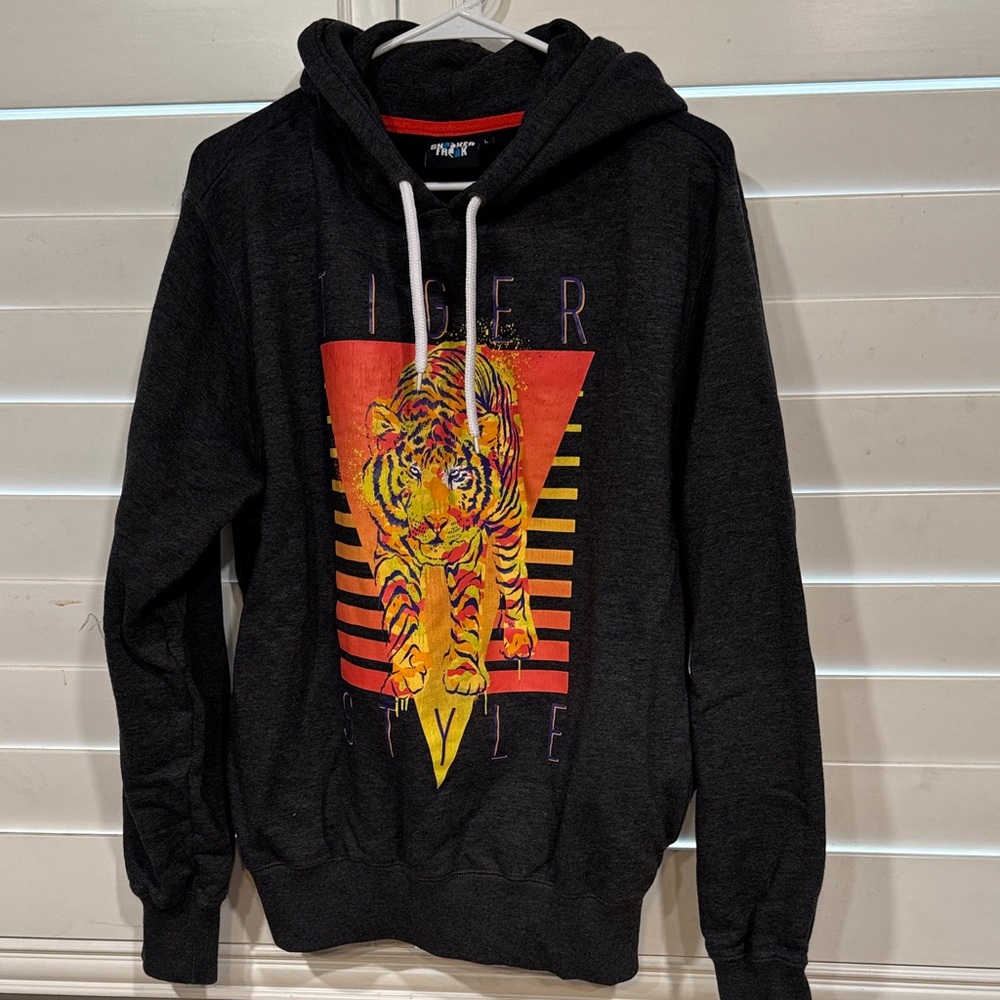 Men's Black Hoodie with Vibrant Tiger Graphic